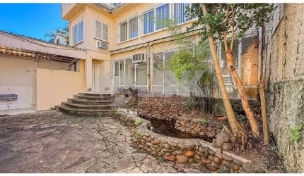 Casa de 4 quartos e 2 suítes à venda no bairro Petrópolis em Porto Alegre