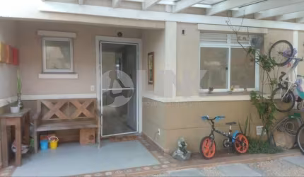 Casa em condomínio fechado de 4 quartos 2 suítes com 2 vagas à venda no bairro Ecoville em Porto Alegre
