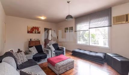 Casa de 3 quartos com 2 vagas à venda no bairro Chácara das Pedras em Porto Alegre
