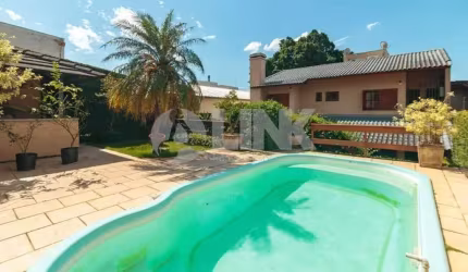 Casa de 4 quartos com 4 vagas à venda no bairro Chácara das Pedras em Porto Alegre
