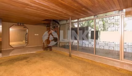 Casa de 4 quartos 3 suítes e 4 vagas à venda no bairro Auxiliadora em Porto Alegre