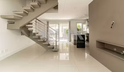 Casa em condomínio com 3 quartos e 2 vagas à venda no bairro Glória em Porto Alegre
