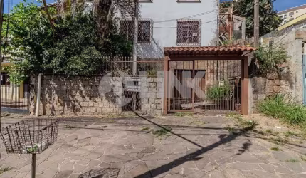 Casa de 6 quartos com 2 vagas à venda no bairro Cristo Redentor em Porto Alegre