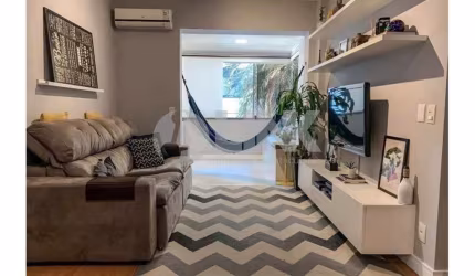 Apartamento de 2 quartos com 2 vagas à venda no bairro Mont Serrat em Porto Alegre