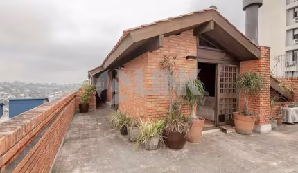 Cobertura de 3 quartos com 2 vagas à venda no bairro Chácara das Pedras em Porto Alegre