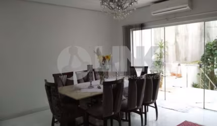 Casa em condomínio de 3 quartos com 4 vagas à venda no bairro Ecoville em Porto Alegre