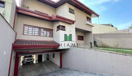 Sobrado com 4 dormitórios à venda, 405 m² por R$ 1.900.000,00 - Tarumã - Curitiba/PR