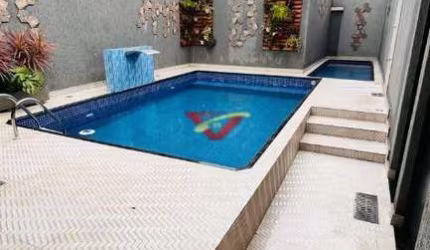 Casa de condomínio assobradada com piscina no bairro Maracanã, Praia Grande/SP