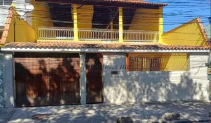 Casa com 3 quartos à venda na Rua Acapurana, 473, Gardênia Azul, Rio de Janeiro, 253 m2 por R$ 700.000