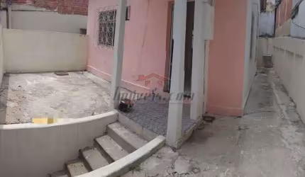 Casa com 2 quartos à venda na Rua Caiena, 46, Bento Ribeiro, Rio de Janeiro, 50 m2 por R$ 210.000