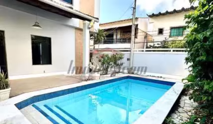 Casa em condomínio fechado com 3 quartos à venda na Avenida Geremário Dantas, 661, Pechincha, Rio de Janeiro, 450 m2 por R$ 1.250.000
