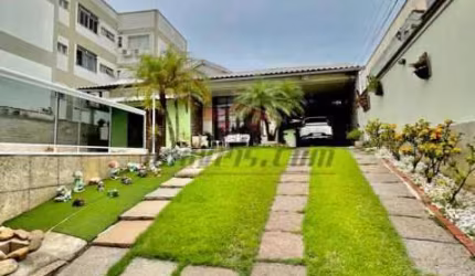 Casa com 3 quartos à venda na Rua Joaquim Tourinho, 211, Pechincha, Rio de Janeiro, 270 m2 por R$ 1.100.000