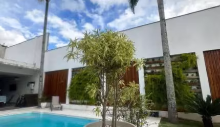 Casa para Venda em Itajaí, centro, 3 dormitórios, 1 suíte, 4 banheiros, 2 vagas