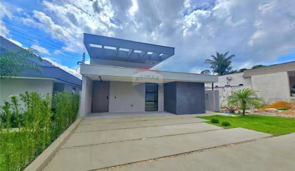 Casa Terréa no Quintas das Marinas, com 3 suítes e piscina
