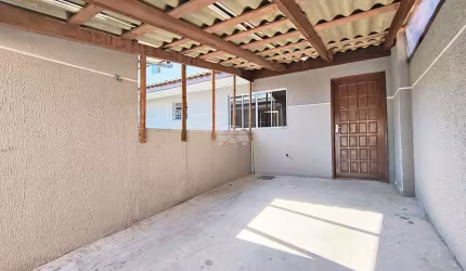 Casa com 2 quartos para alugar na Rua Maria de Lima Almeida, 89, Colônia Rio Grande, São José dos Pinhais, 42 m2 por R$ 1.300
