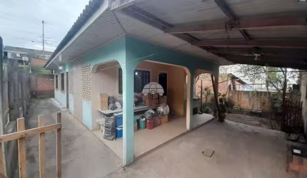 Casa com 4 quartos para alugar na Avenida Colombo, 520, Parque Residencial Santa Terezinha, Colombo, 150 m2 por R$ 2.500