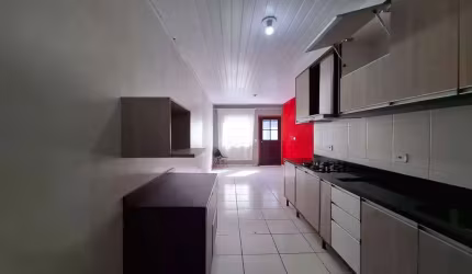 Casa em condomínio fechado com 3 quartos para alugar na Rua Carlos Fontoura Falavinha, 668, Guaraituba, Colombo, 55 m2 por R$ 1.400