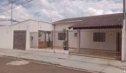 Casa com 2 dormitórios à venda, 200 m² por R$ 429.000,00 - Residencial Abussafe - Londrina/PR