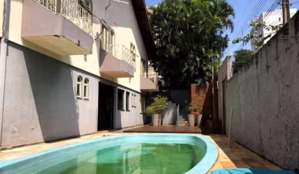 Casa com 6 dormitórios à venda, 320 m² por R$ 900.000,00 - Vila Larsen 1 - Londrina/PR