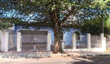 Casa com 3 dormitórios para alugar, 236 m² por R$ 3.500,00/mês - Petrópolis - Londrina/PR