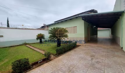 Casa para Venda em Caldas Novas, Estância Itaguaí, 3 dormitórios, 1 suíte, 1 banheiro, 2 vagas