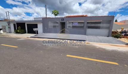 Casa para Venda em Caldas Novas, Estância Itaguaí, 5 dormitórios, 1 suíte, 2 banheiros, 4 vagas