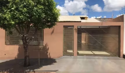 Casa á venda no Bairro Itapoá, com 2 dormitórios e 110m² úteis - R$410.000,00