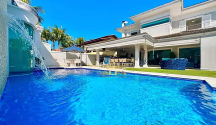 ALTO PADRÃO - Casa à venda com 5 suítes - Piscina, sauna e churrasqueira - Condomínio com segurança e lazer - Jardim Acapulco - Guarujá/SP