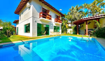 ALTO PADRÃO - Casa à venda com 3 suítes - Piscina e churrasqueira - 2 vagas - Pernambuco II - Guarujá/SP