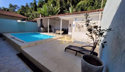 Casa à venda com 4 dormitórios - Piscina e churrasqueira - 2 vagas - Jardim Albamar - Guarujá/SP