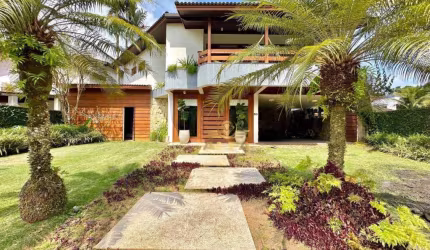 Alto padrão - Casa à venda com 5 suítes - Piscina e churrasqueira -