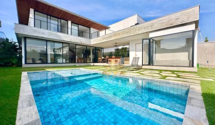Casa à Venda no Acapulco em Guarujá | Alfa Imóveis Guarujá