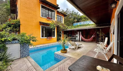 Casa à Venda no Tombo em Guarujá | Alfa Imóveis Guarujá