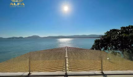 Casa na praia, condomínio fechado, frente mar, 3 suítes, lazer, Península, Guarujá.
