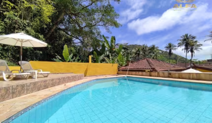 Casa na praia, Condomínio fechado, 3 suítes, Piscina, Churrasqueira, Albamar, Guarujá.