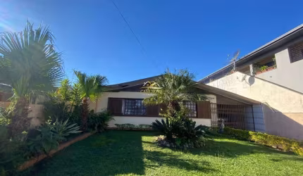 Casa com 3 quartos à venda na Rua Emiliano Perneta, 1304, Vila Bancária, Campo Largo por R$ 600.000
