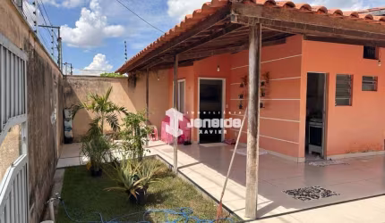 CASA DE RUA COM  EXCELENTE TERRENO