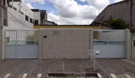Casa com 7 dormitórios à venda, 170 m² por R$ 950.000,00 - Ponto Central - Feira de Santana/BA