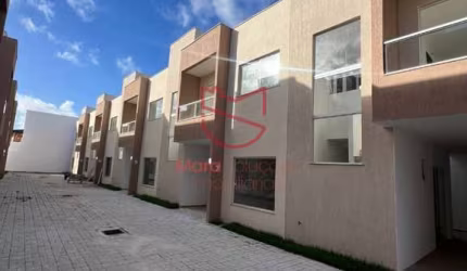 Duplex em Ipitanga: seu refúgio particular a 200 metros da praia.
