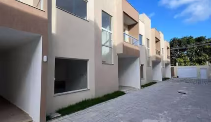 Duplex em Ipitanga: seu refúgio particular a 200 metros da praia.