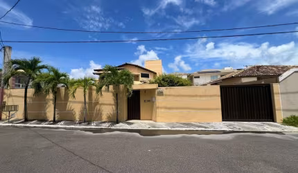 VENDO LINDA CASA DUPLEX 4/4 SENDO 03 SUITES SOLTA EM CONDOMINIO JARDIM DO ATLANTICO NO BAIRRO DE BURAQUINHO.