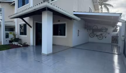 Casa em condomínio dentro do Foz do Joanes.