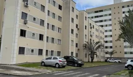 Apartamento, 2/4 c/ suite reformado no centro de Lauro de Freitas.