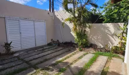 Casa Individual, com 3 suítes e próxima a UNIME.