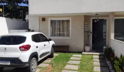 Casa à Venda em Condomínio - Próxima à Praia.