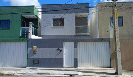 VENDA | Casa Solta - 4 Quartos - Próxima à Praia!
