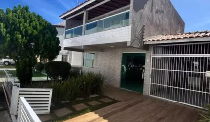 Casa no cond. Flora Residence, 4 Suítes com energia solar.