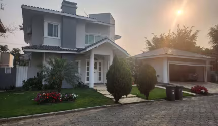 Imperdível oportunidade: Casa de luxo com 6 quartos e 4 suítes no bairro Dom Bosco, Itajaí-SC - 317m², 4 vagas.