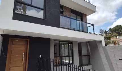 SOBRADO QUADRIPLEX DE FRENTE PARA RUA NO BAIRRO BOM RETIRO