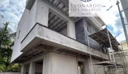 LINDO TRIPLEX COM TERRAÇO EM CONDOMÍNO NA MELHOR REGIÃO DO BAIRRO ALTO